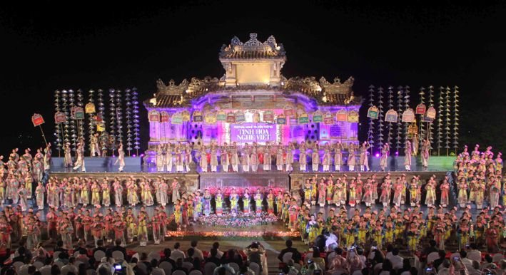 Lễ khai mạc Festival Nghề truyền thống Huế lần thứ VI năm 2015. 